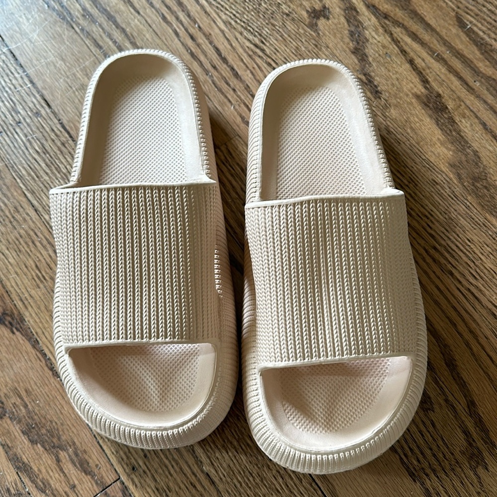 Cloud slides tan